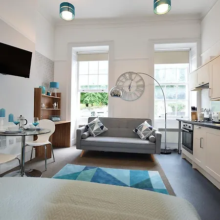 Berkeley Square Pads Апартаменты *