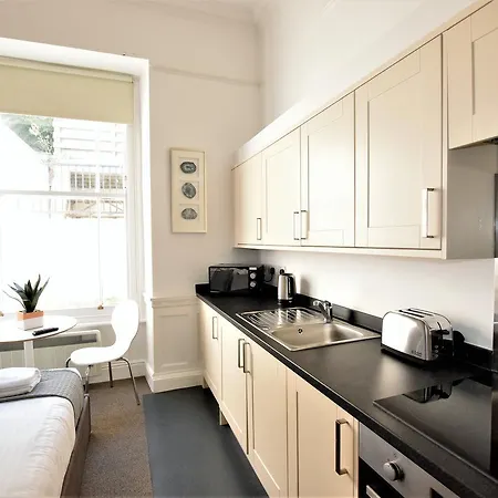 Апартаменты Berkeley Square Pads