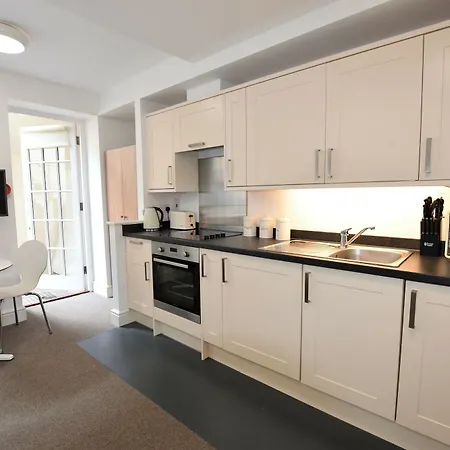 Апартаменты Berkeley Square Pads