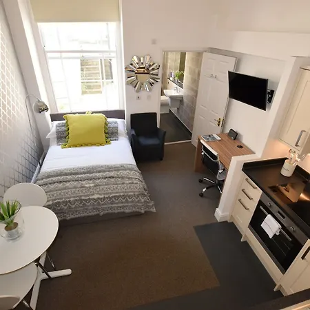 Berkeley Square Pads Апартаменты *