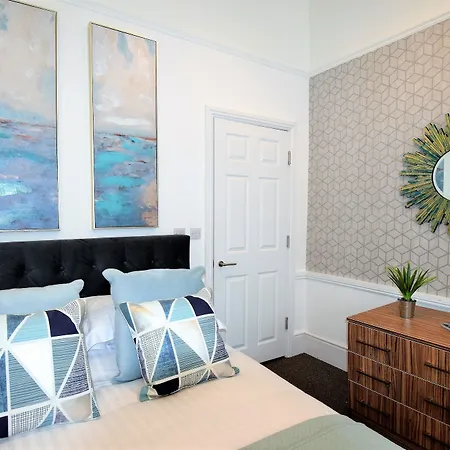 Апартаменты Berkeley Square Pads