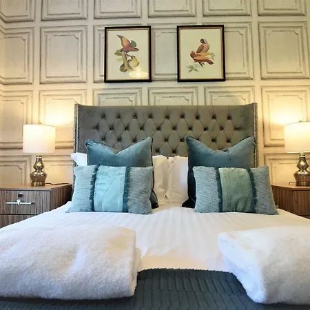 Апартаменты Berkeley Square Pads