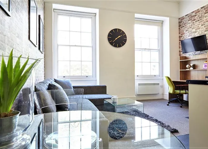 Berkeley Square Pads Apartament *