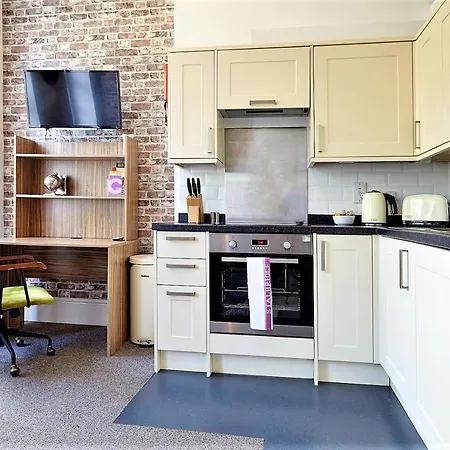 Berkeley Square Pads Apartment