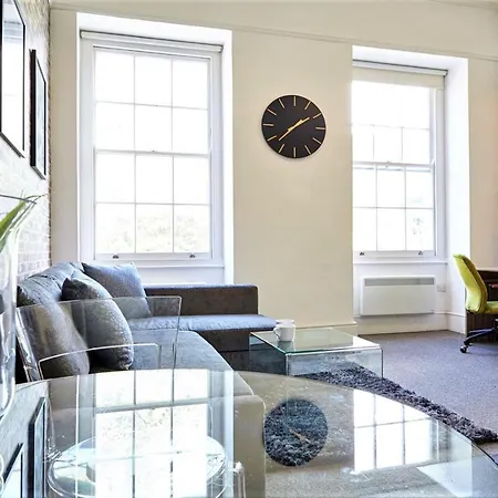 Berkeley Square Pads Apartment *