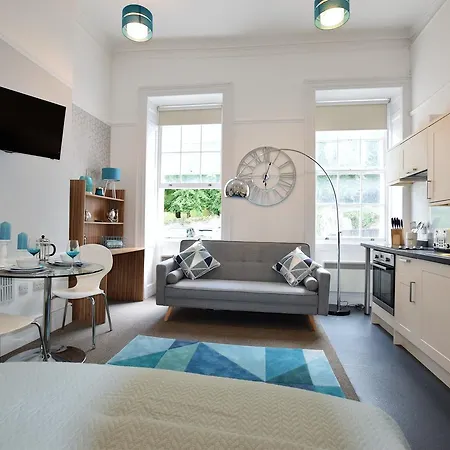 Berkeley Square Pads Apartment *