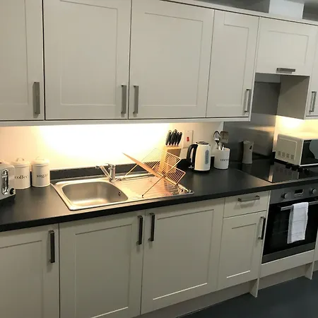 Berkeley Square Pads Apartment *