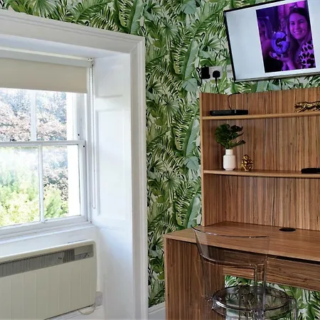 Berkeley Square Pads Apartment Bristol