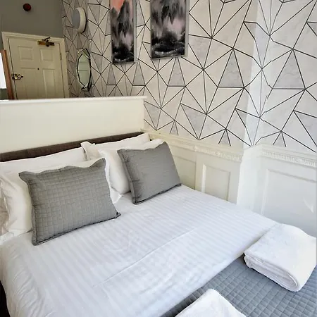 Berkeley Square Pads Бристоль