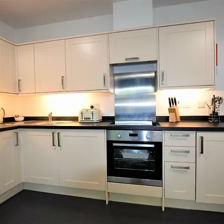 Berkeley Square Pads Апартаменти *