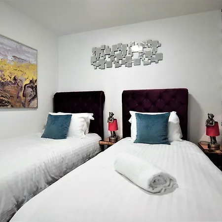 Berkeley Square Pads Бристоль