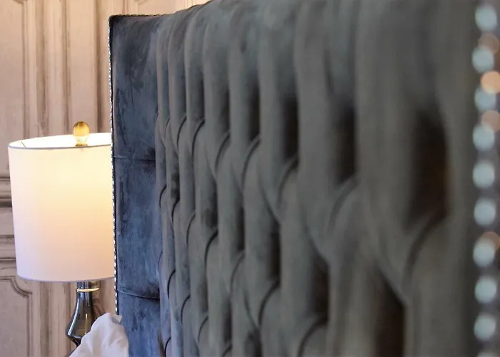 Berkeley Square Pads Апартаменти